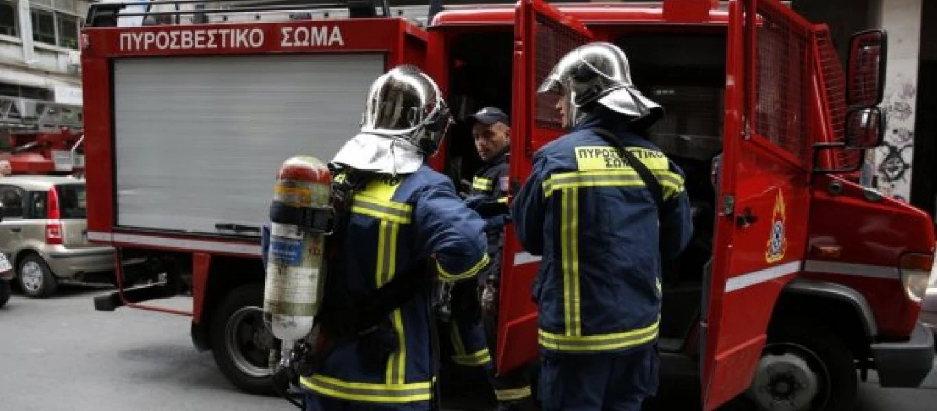 Φωτιά στην Πετρούπολη: Ενισχύονται οι πυροσβεστικές δυνάμεις